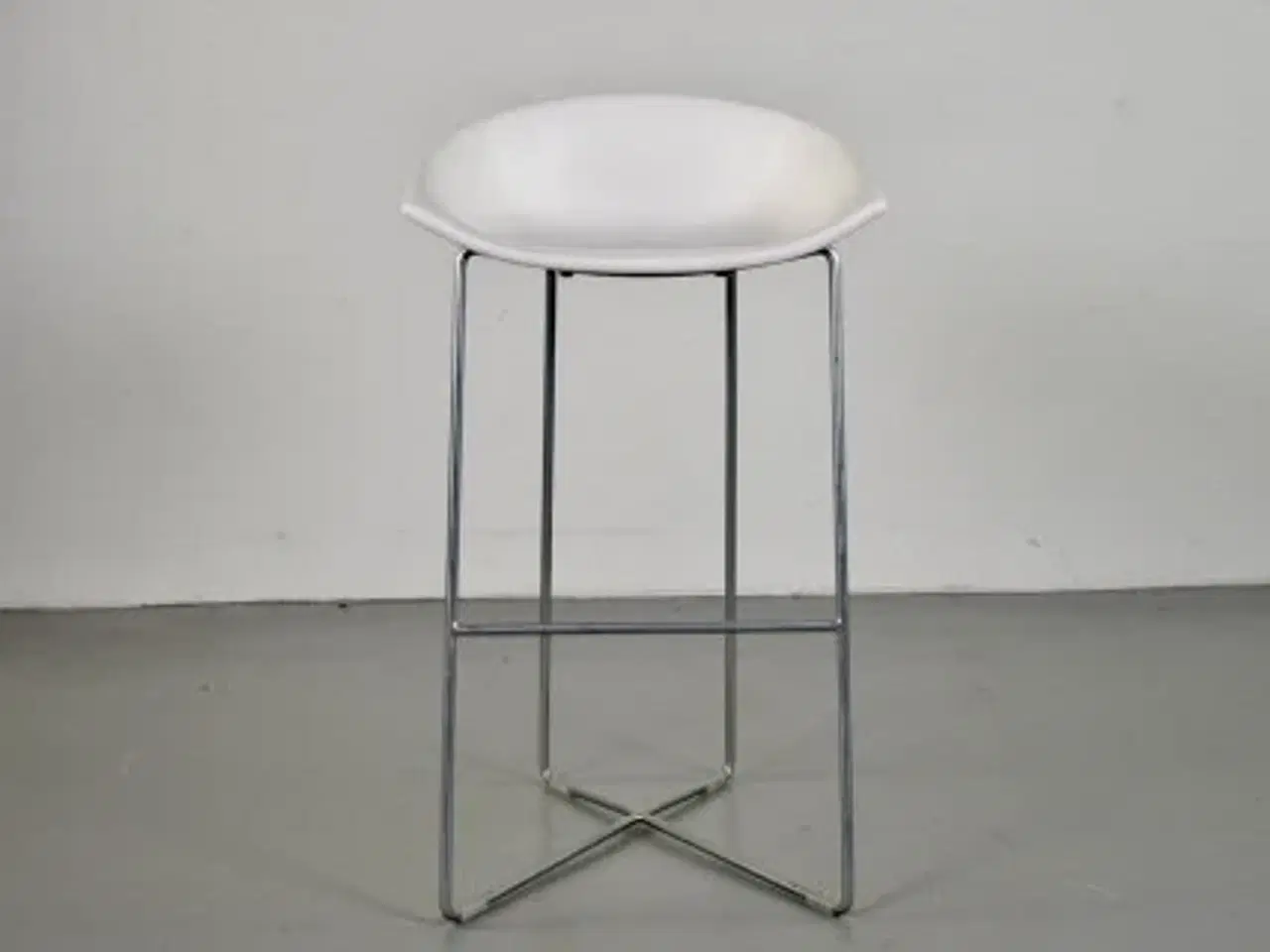 Billede 1 - Barstol fra fronterra furniture i hvid