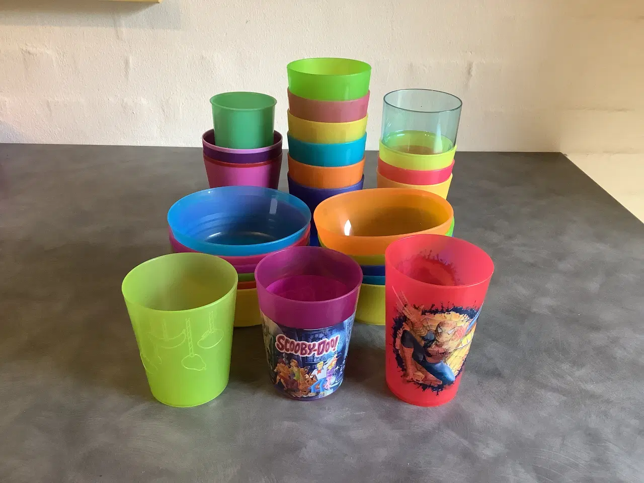 Billede 2 - Plastik kopper og skåle for børn