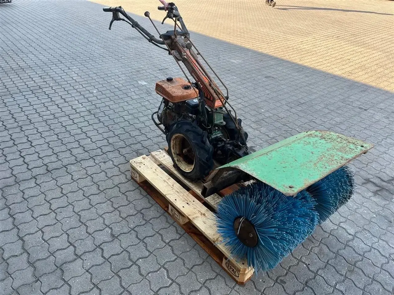 Billede 5 - Goldoni J451 tohjulet traktor med kost