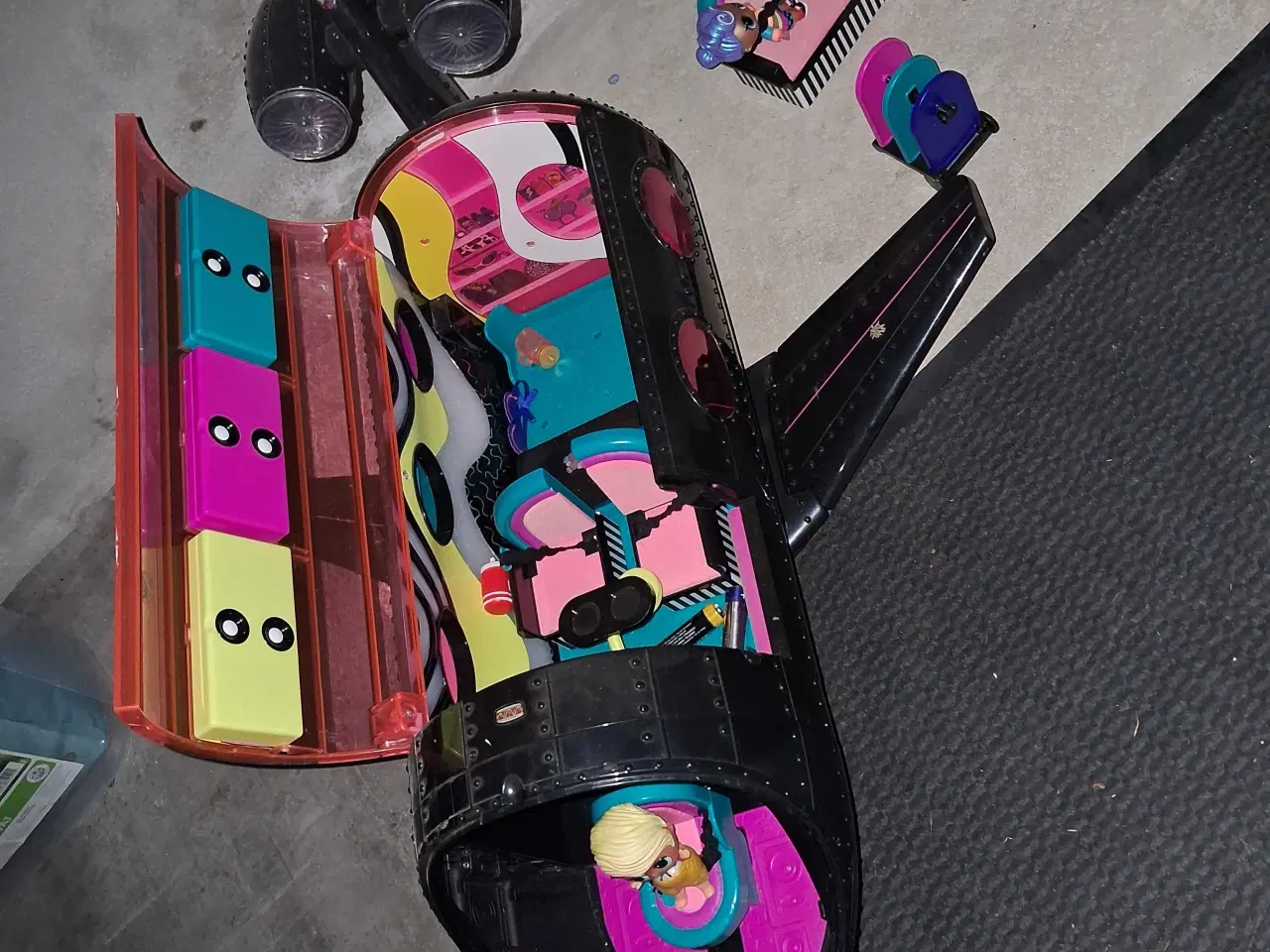 Billede 1 - L.O.L. Surprise flyvemaskine legetøjssæ