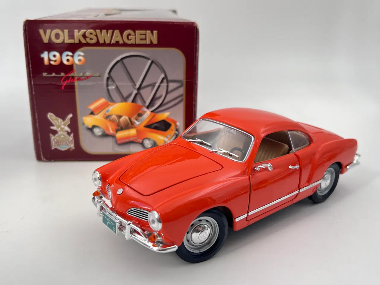 Billede 1 - 1966 VW Karmann Ghia - 1:18  Flot og detaljeret 