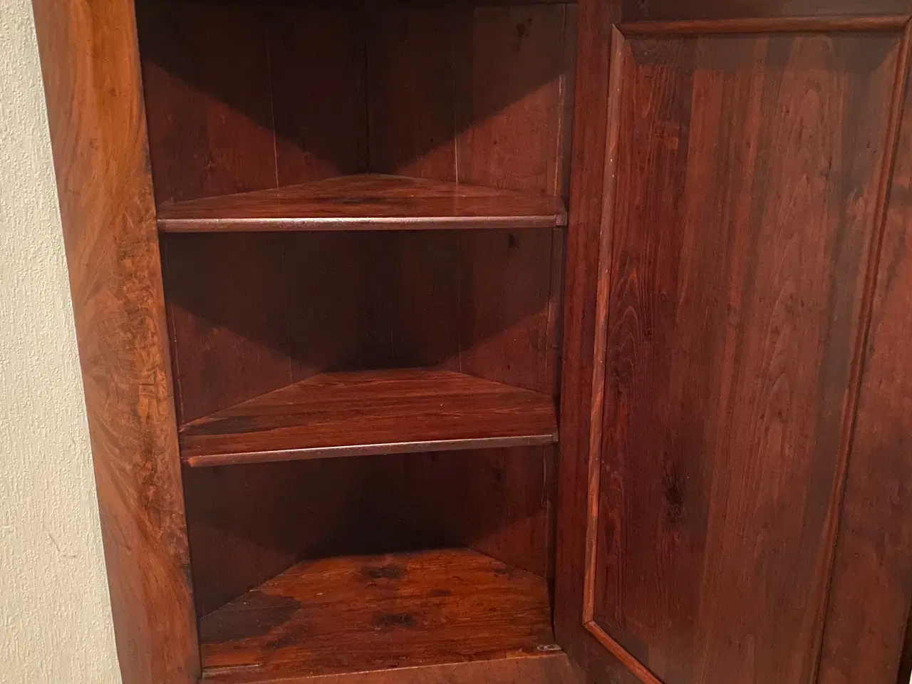Billede 2 - Meget smukt mahogni hjørneskab