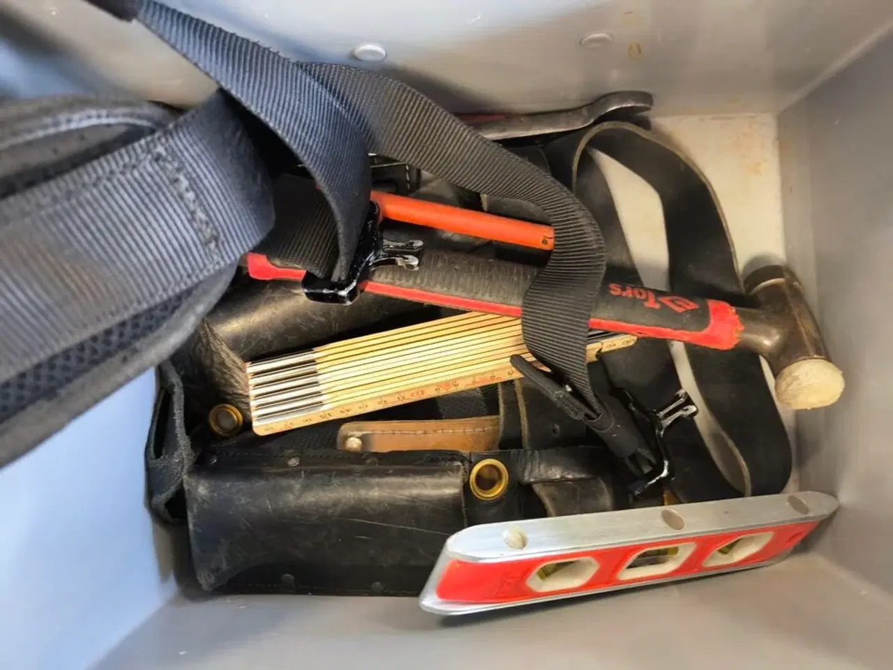 Billede 2 - Kasse m. sikringsgrej samt div.