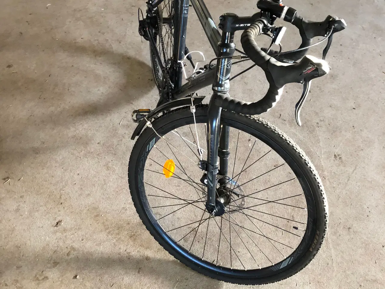 Billede 4 - Cross cykel 28" 14 gear 57 cm matsort