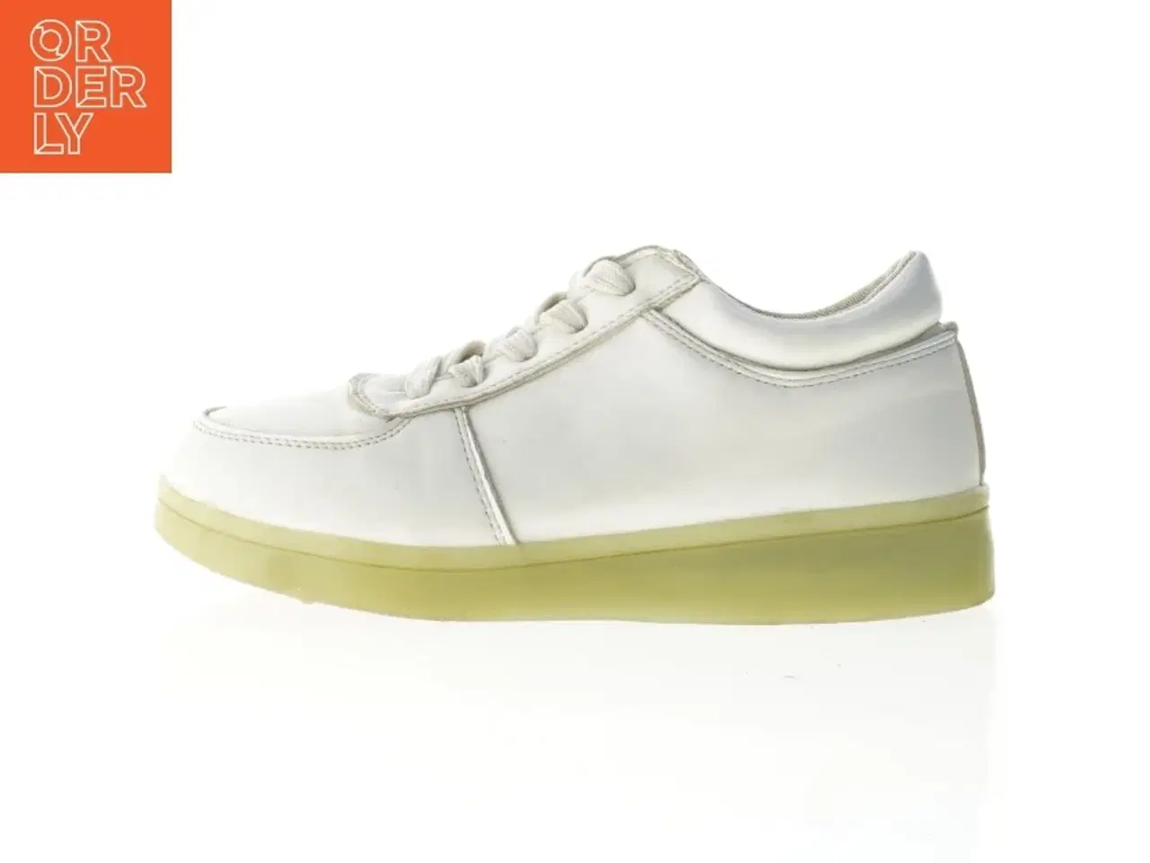 Billede 4 - Hvide sneakers (str. 3)