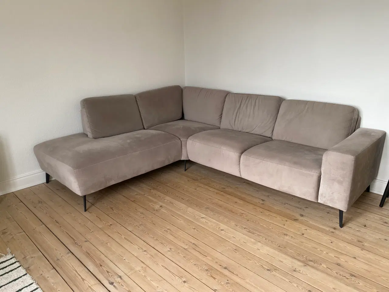 Billede 5 - Beige sofa med chaiselong