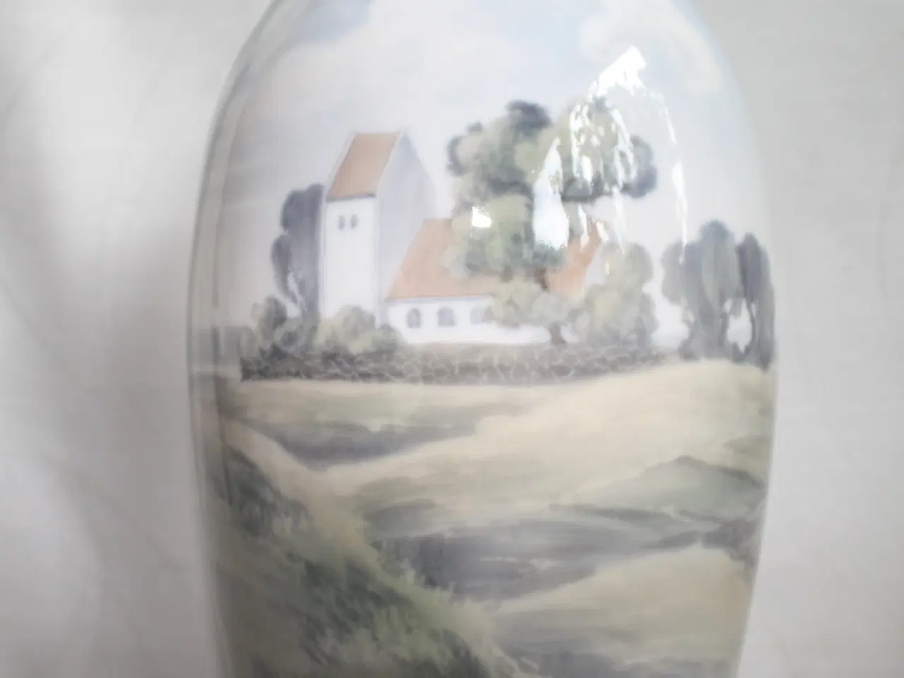 Billede 9 - Vase med landskab med kirke, Bing & Grøndahl