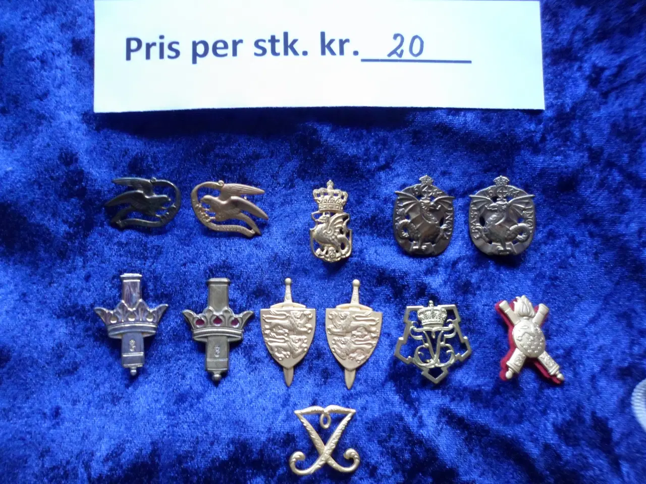 Billede 4 - Regimentsmærker m. m.
