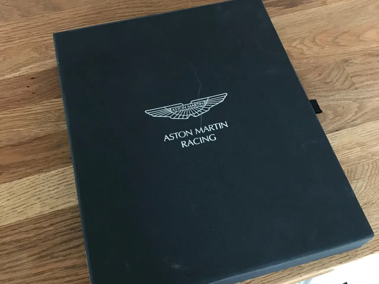 Billede 1 - Nyt: Aston Martin iPad cover 