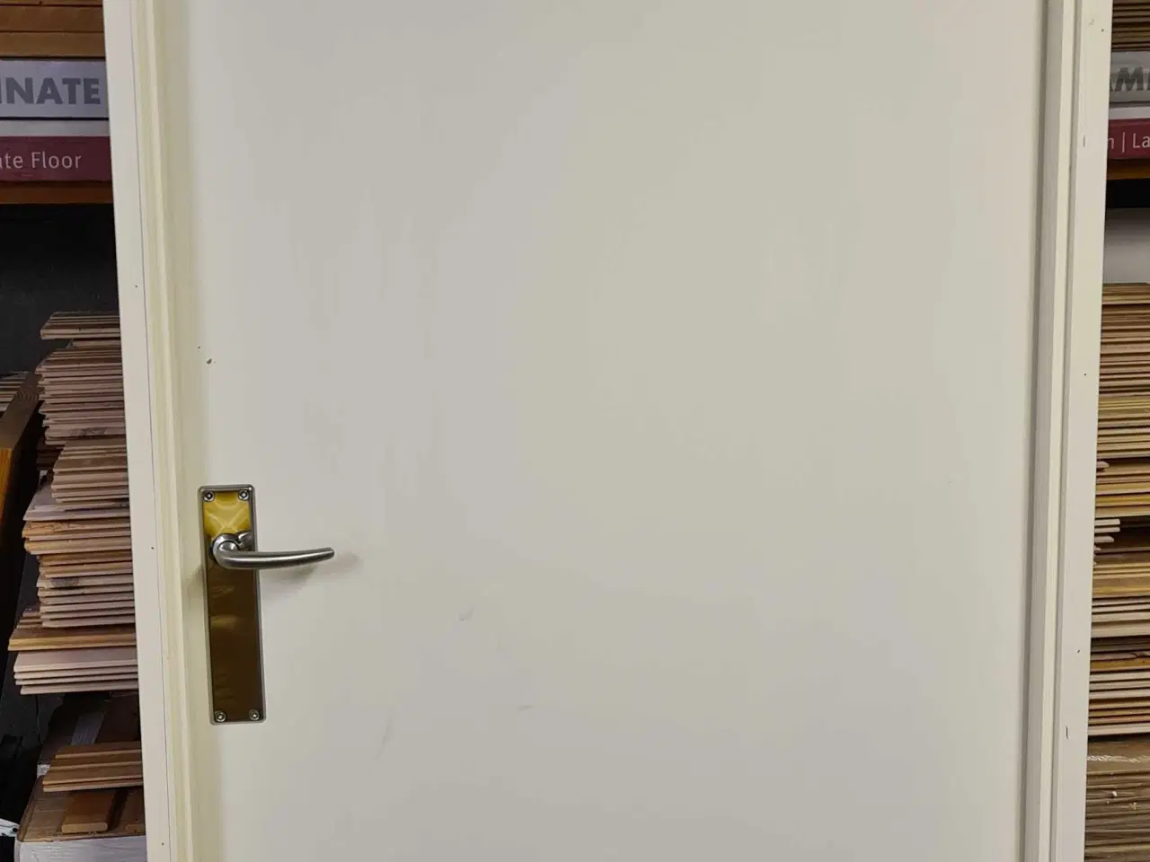 Billede 1 - Hvid indvendig dør m bundstykke