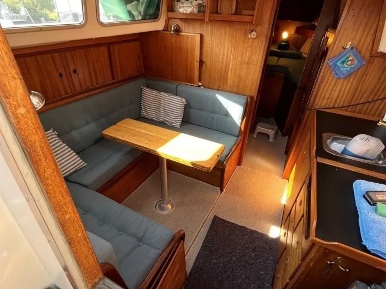 Billede 10 - Motor sejler med stor agter kahyt. Compass 31.