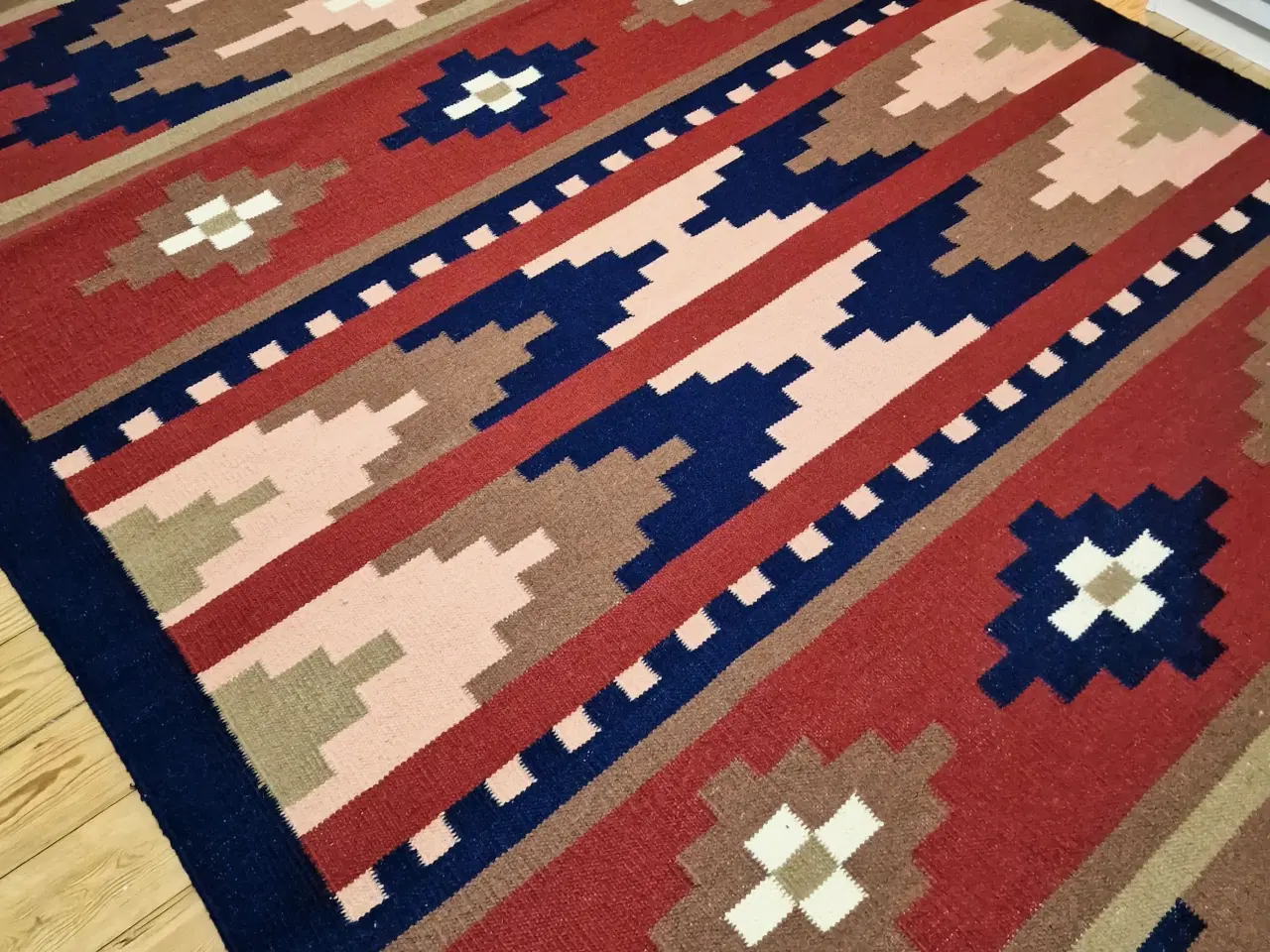 Billede 5 - Flot stort farverigt kelim tæppe.