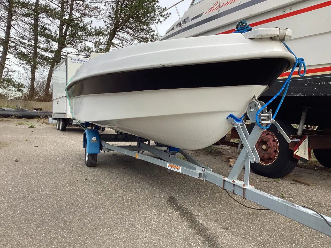 Billede 2 - Stor glasfiberjolle uden trailer.