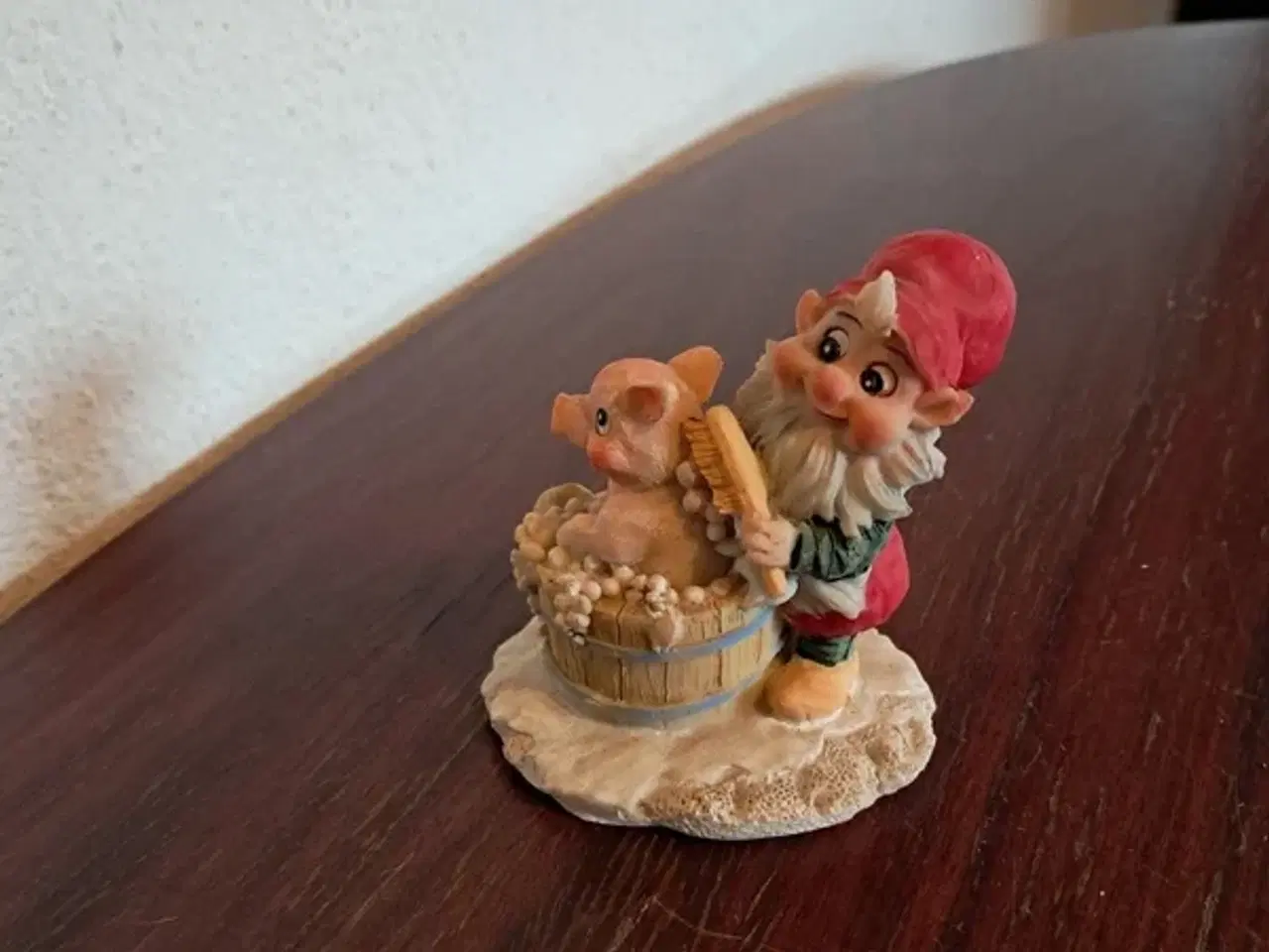 Billede 1 - Nisse med gris i bad