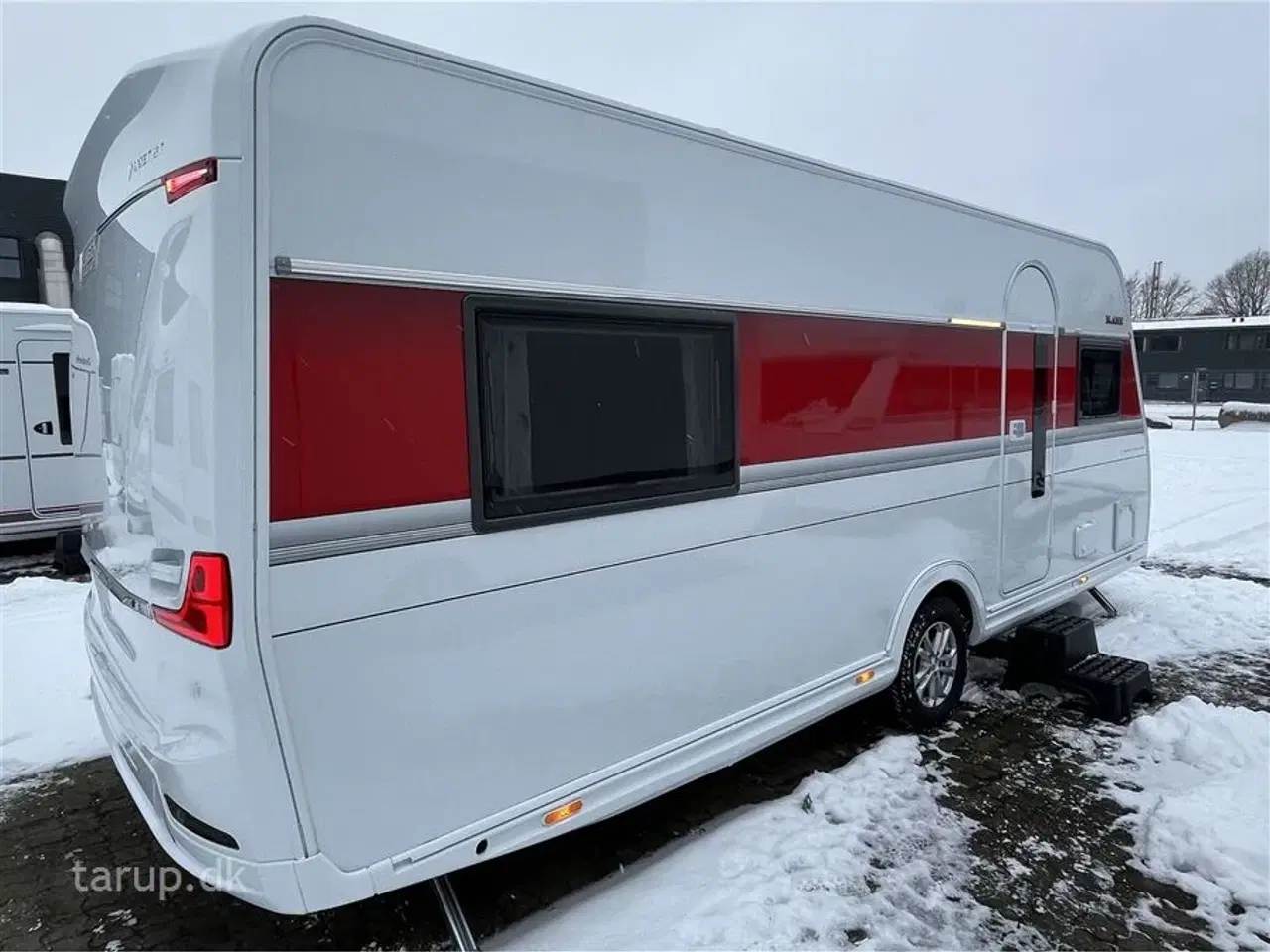 Billede 11 - 2026 - Kabe Ametist 560 GLE KS B2 PREMIUM LINE   enkeltsenge, udtræk til dobbeltseng, rundsiddegruppe i mørkegråt skind, ALDE centralvarme, vandbåren gulvvarme, stort kompressor køleskab