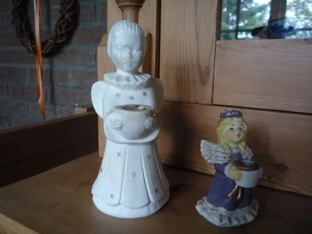 Billede 1 - 2 engle og lille nisse i keramik