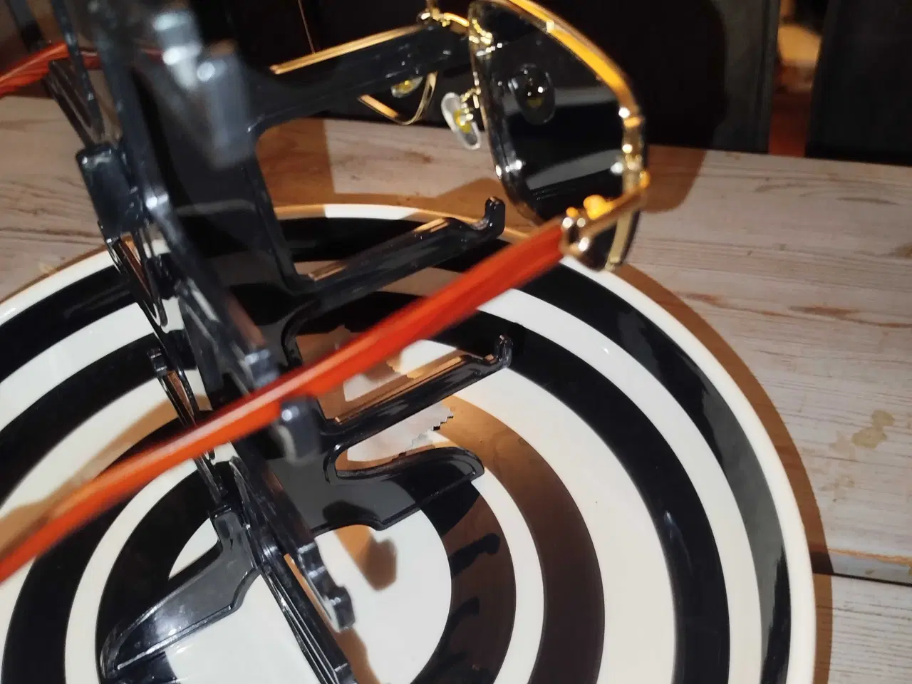 Billede 6 - Stor Herre solbrille guld og træ look