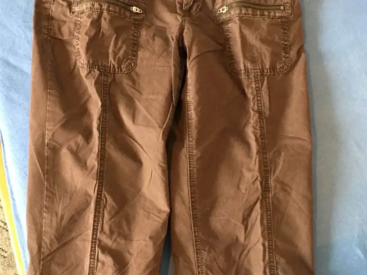 Billede 3 - Brun bukser til salg
