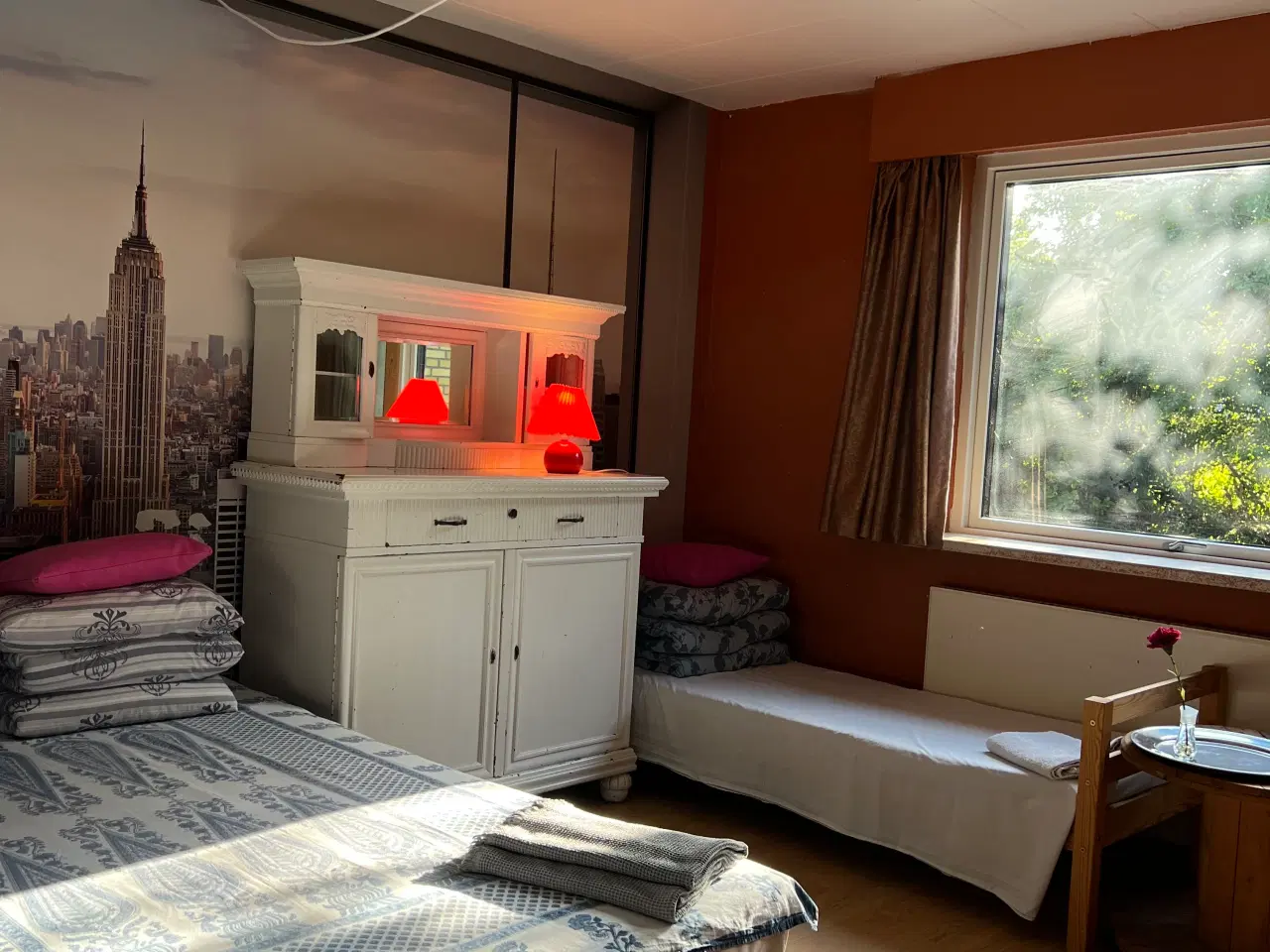 Billede 4 - Smuk kommode/skænk af træ