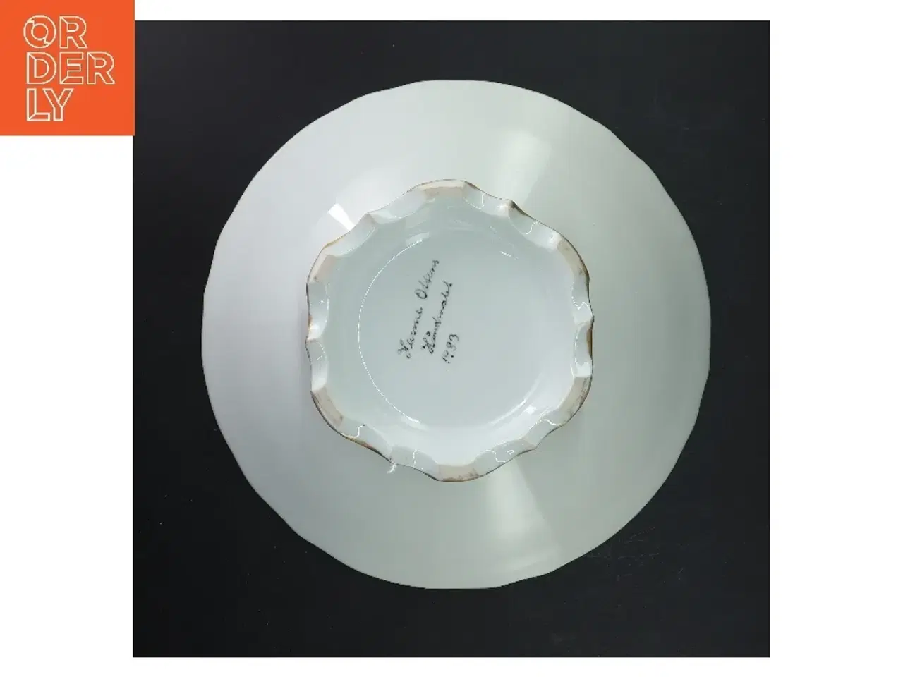 Billede 3 - Dekorativ skål med blomstermotiv (str. Ø 26 cm)