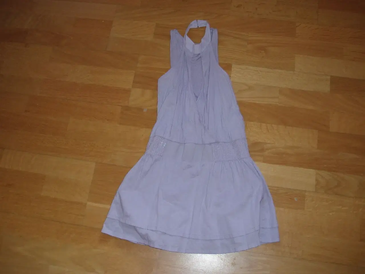 Billede 1 - Benetton kjole str. s (5-6 år)