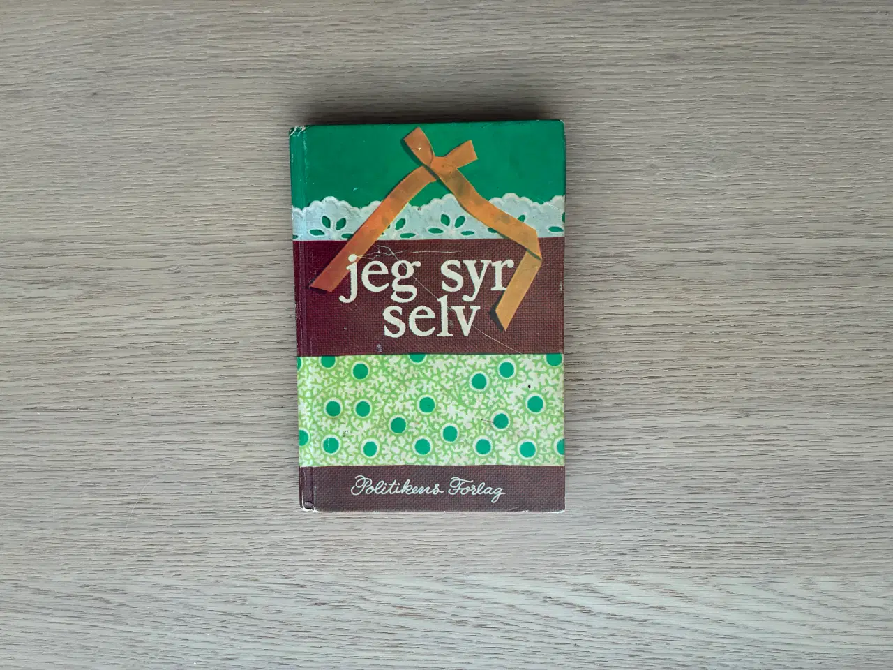 Billede 1 - jeg syr selv   -  Politikens Håndbøger