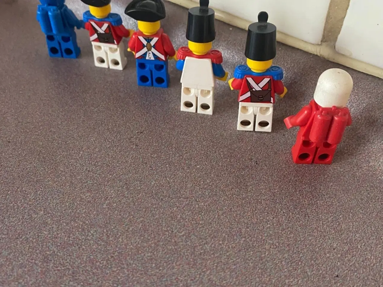 Billede 2 - Gamle Lego figurer sælges. 