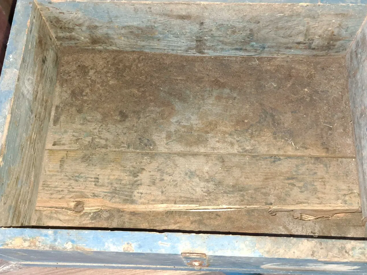 Billede 2 - Blå trækasse med metallåg