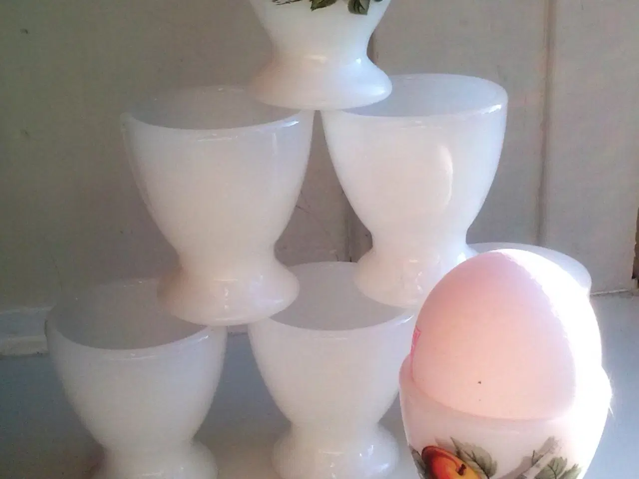 Billede 1 - Opal hvid glas æggebæger x 7 SAMLET m 2 æbler
