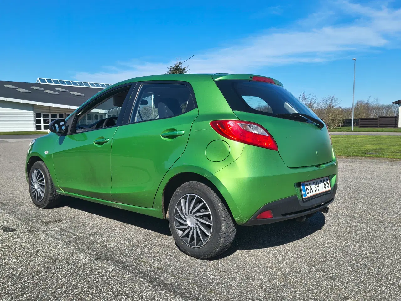 Billede 7 - Ny synet Mazda 2 1,3 med aftagelig træk sælges