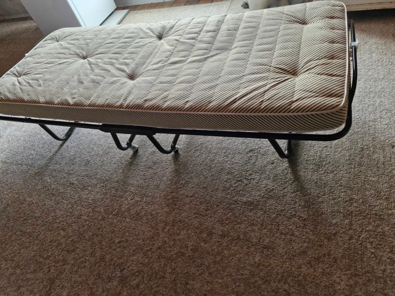 Billede 1 - Gæsteseng på hjul