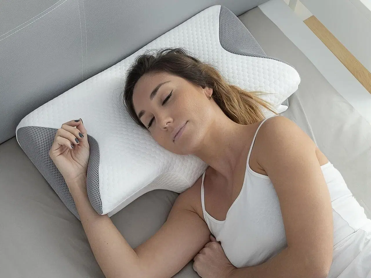 Billede 1 - Nakkepude med memory foam - Conforti (hvid/grå)