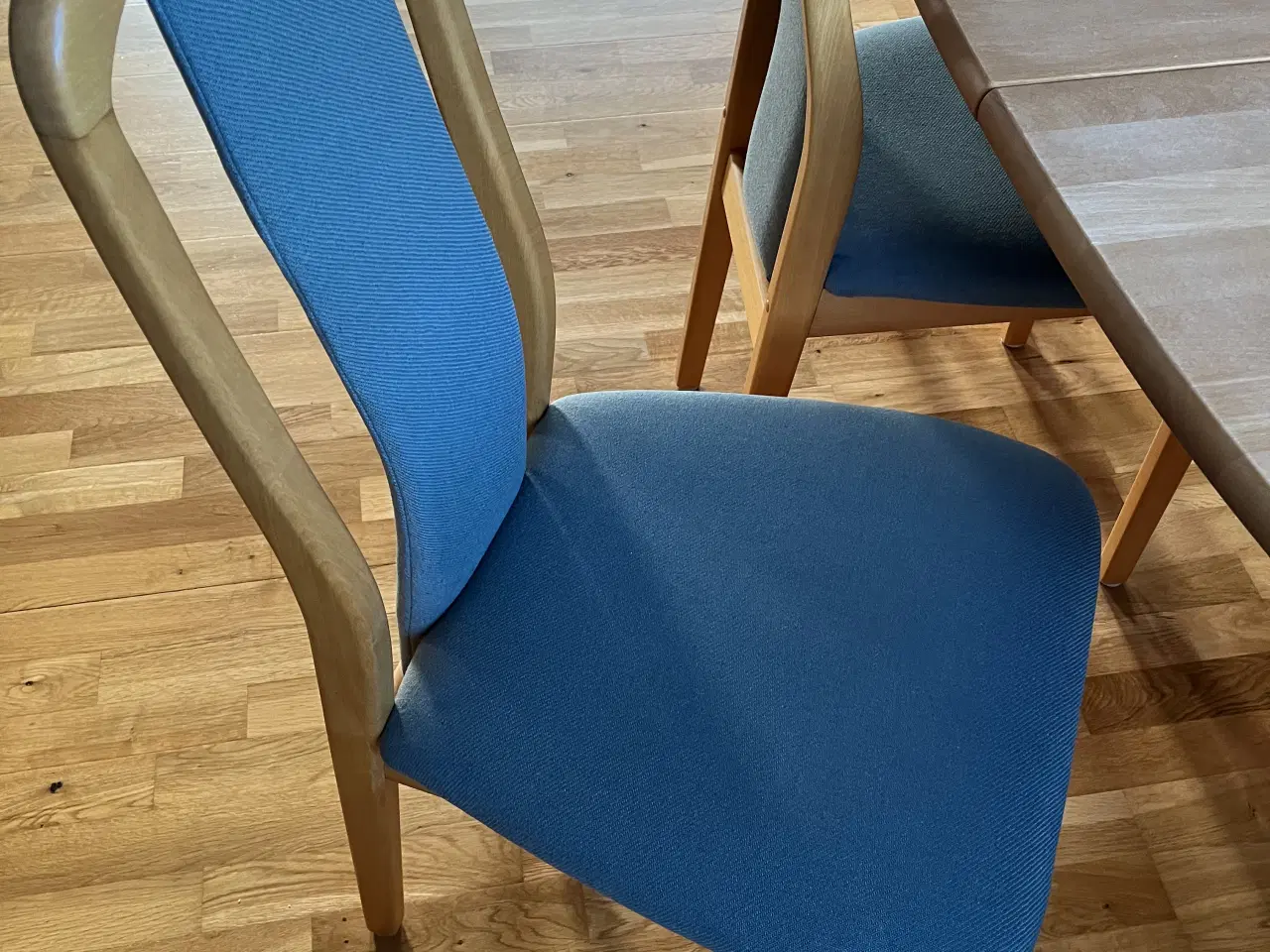 Billede 3 - Spisebord med 6 stole