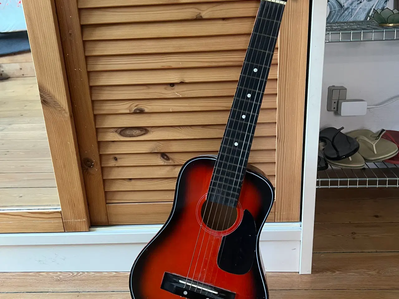 Billede 1 - Børneguitar i fin stand