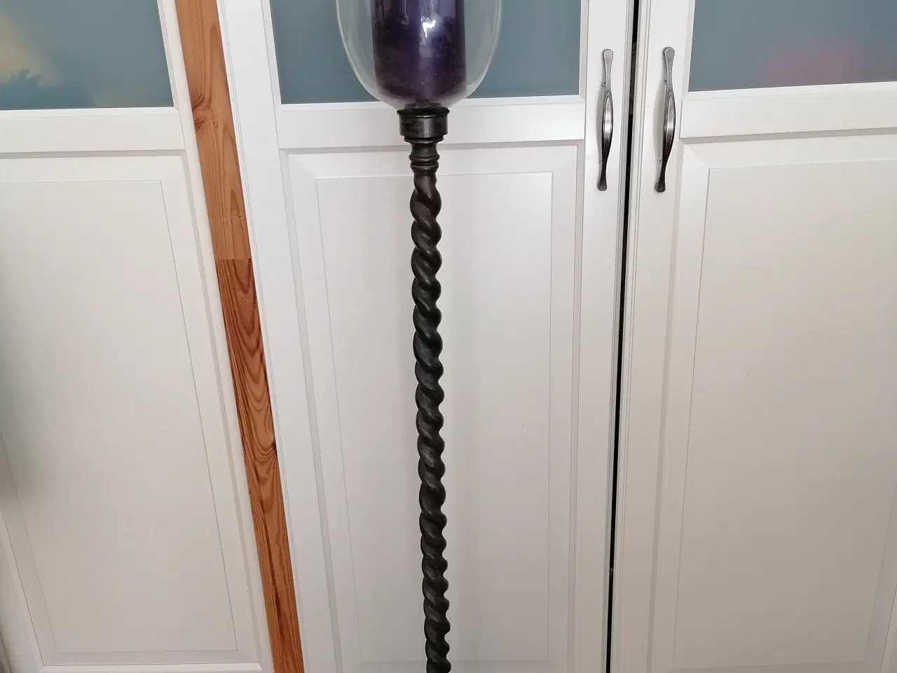 Billede 2 - Gulvstage, højde 122 cm - stor og gammel i messing