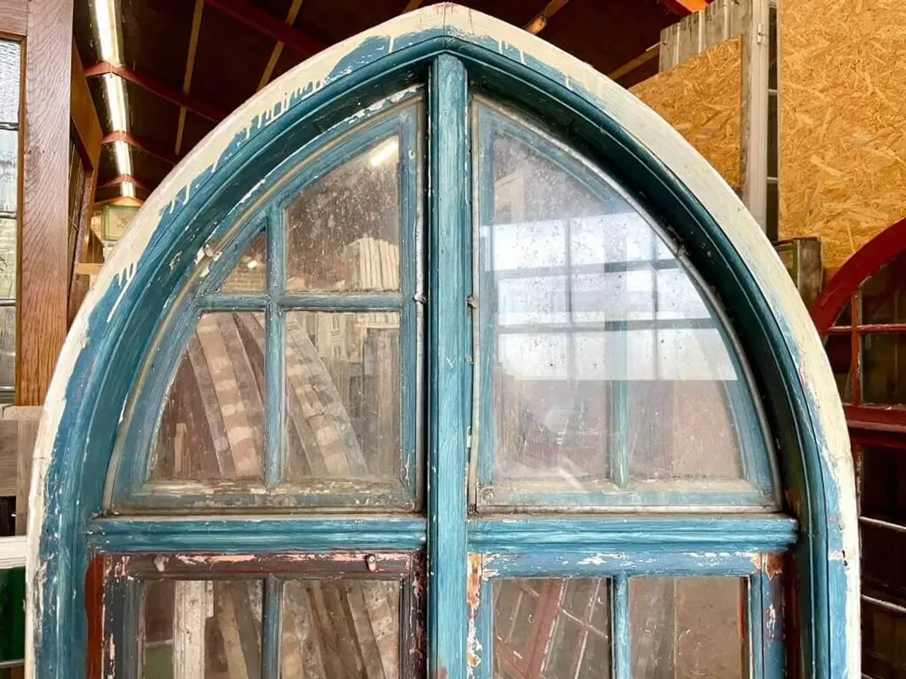 Billede 5 - Større, originalt palævindue med spids top