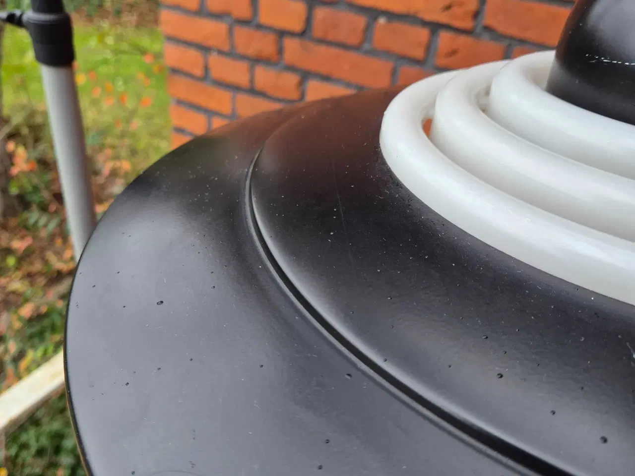 Billede 7 - Ufo-inspireret loftslampe med hejsefunktion 