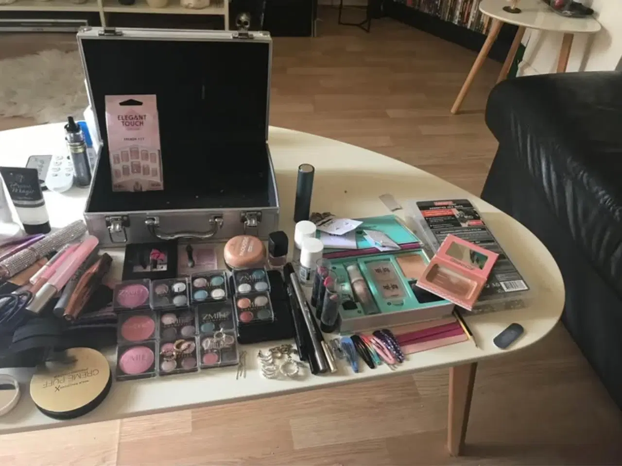 Billede 1 - Nyt makeup. Byd gerne