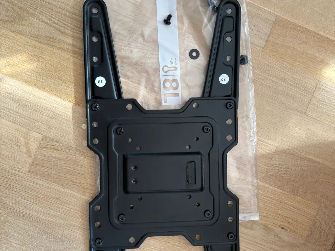 Billede 1 - TV beslag (fungerer perfekt)