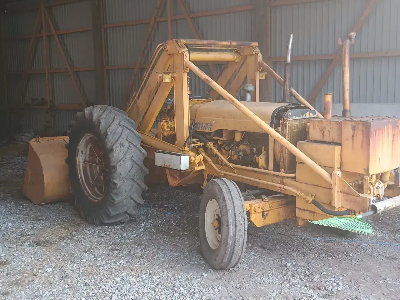 Billede 2 - SØGER BILLIG SkovgårdLæsser Læssertraktor Brugskla