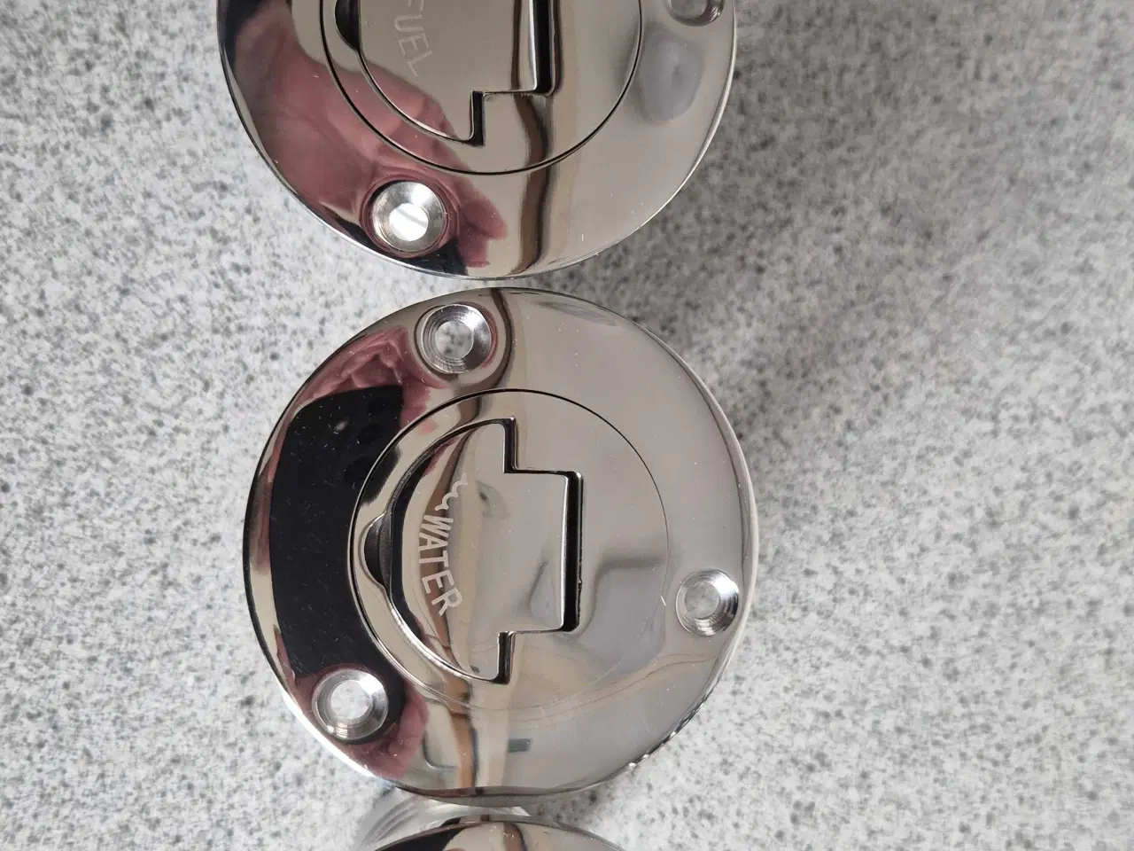 Billede 1 - Dækspåfyldning til Fuel/Water/Waste