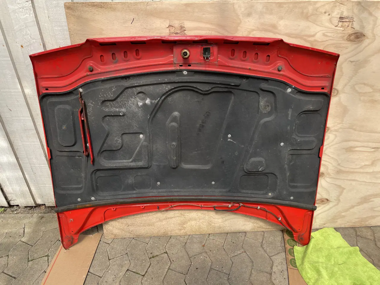 Billede 2 - Peugeot 205 - frontklap isolering.