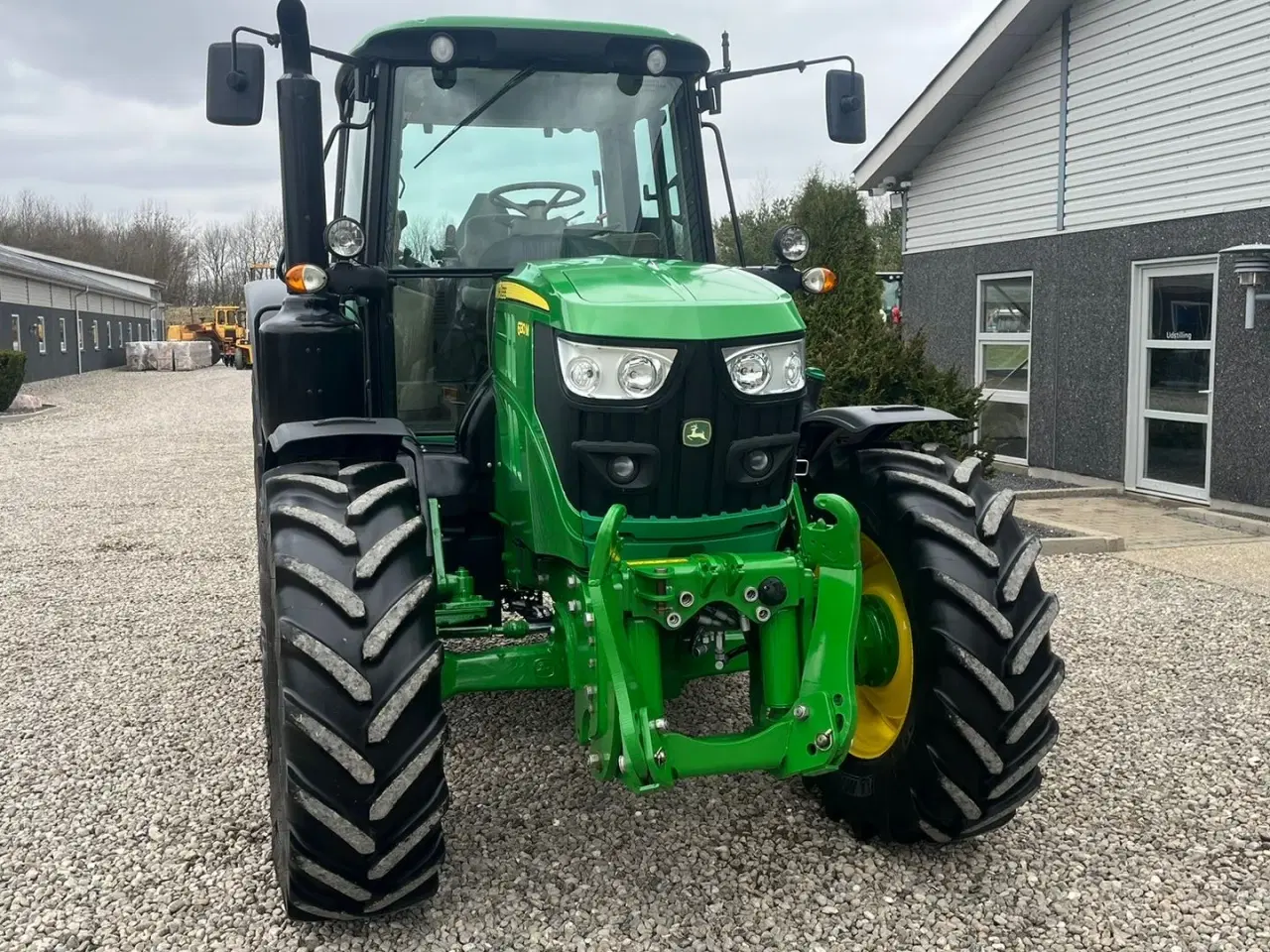 Billede 19 - John Deere 6130M med Auto Quard gearkasse og med krybe gear. I for er der frontlift og 2stk dobbeltvirkende fjernudtag