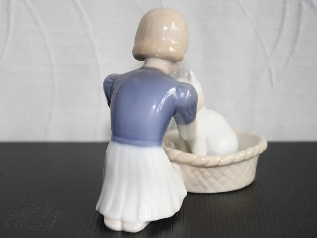 Billede 6 - Pige med kat, Figur fra Bing & Grøndahl