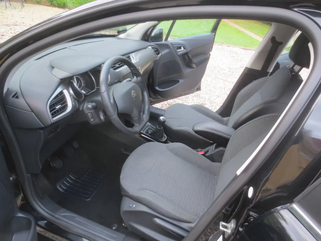 Billede 16 - Citroen C 3 1.2 i 82 Hk År 2016. Nysynet.