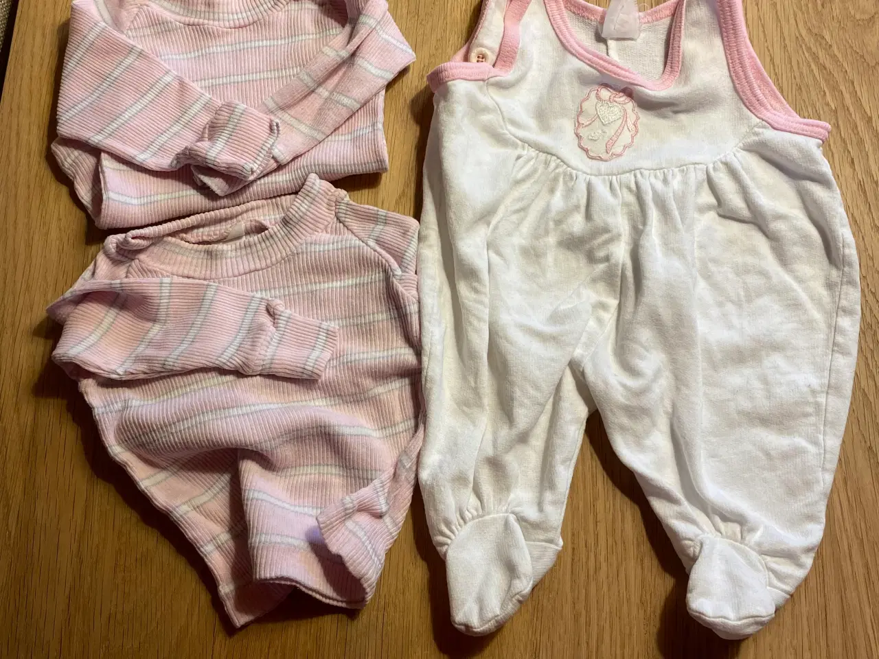 Billede 2 - Tøj til babydukke 50- 60 cm eller babytøj 