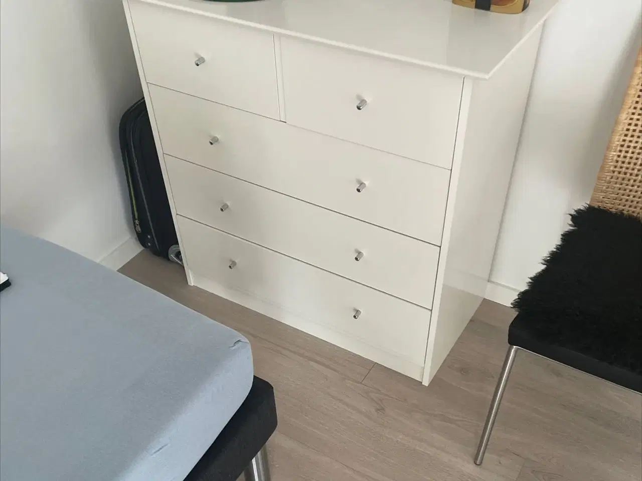 Billede 1 - Hvid kommode som ny!!