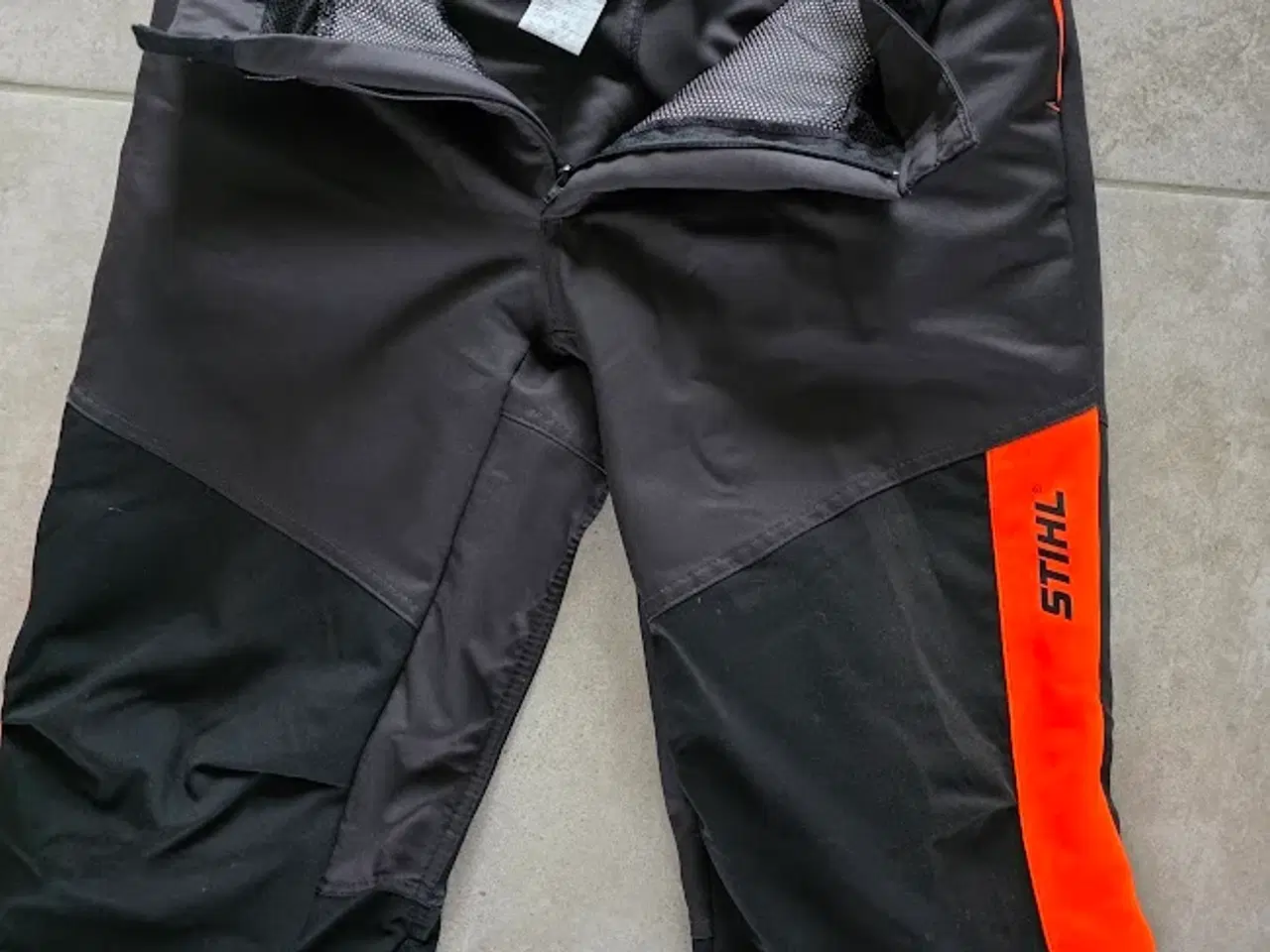 Billede 2 - Sikkerhedsbukser (STIHL) til motorsav