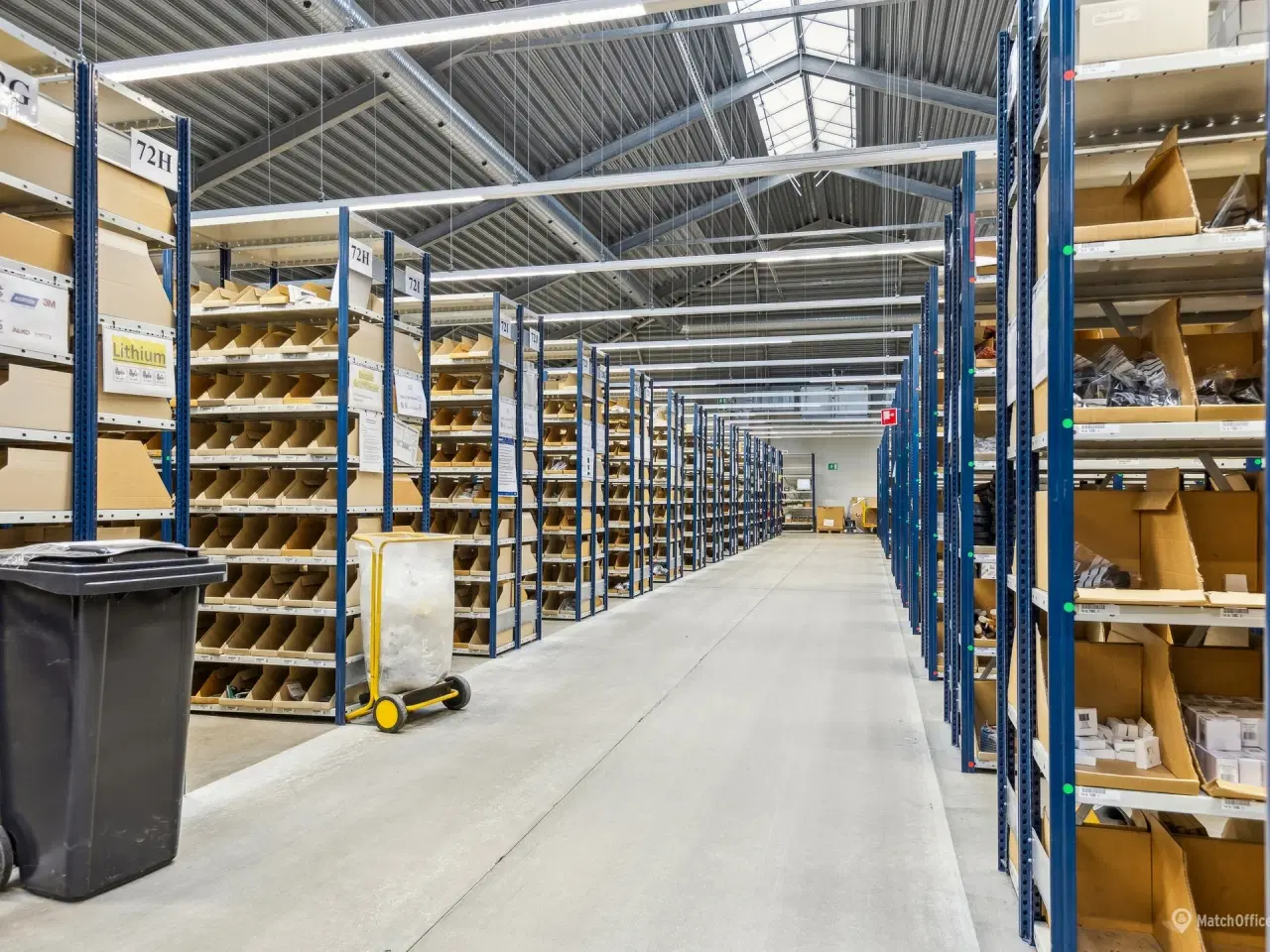 Billede 2 - Lagerhaller til leje i Odense – 7 911 m² lager- og logistikejendom med 10 porte