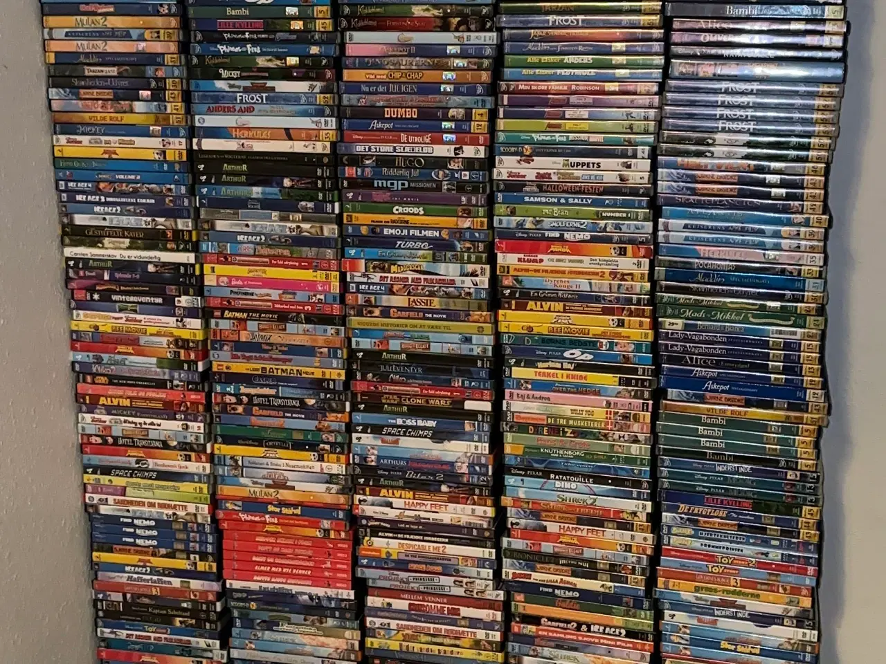 Billede 1 - Ca 425 børnefilm.